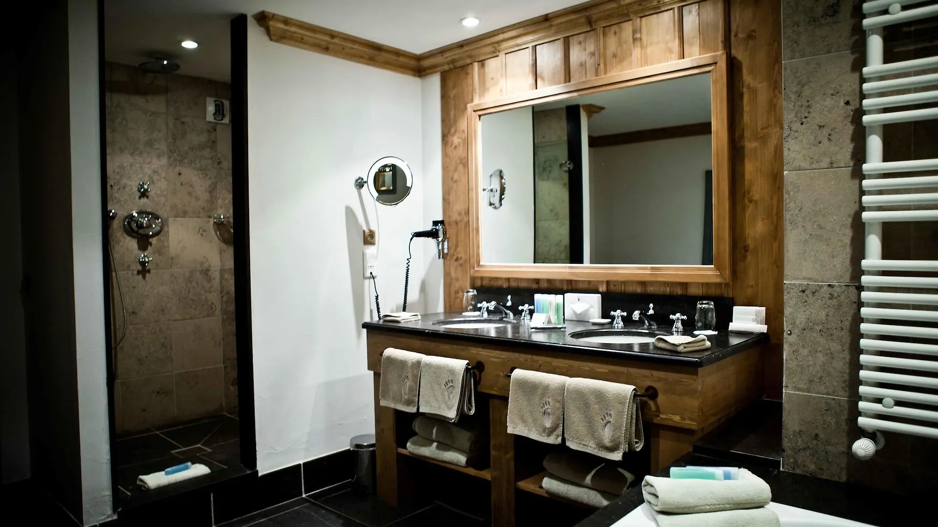 Hotel Les Barmes De L'Ours Val-dʼIsère